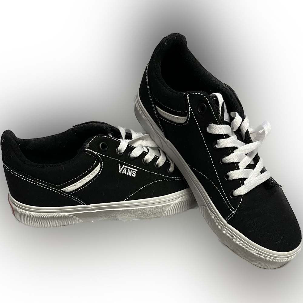 ✨NWOT✨ Never Worn, Size 8, Vans Sneakers
